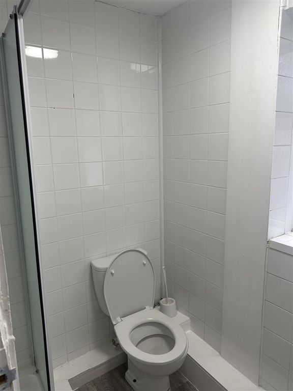 Property photo 1 of 8 Bath 2.Jpg