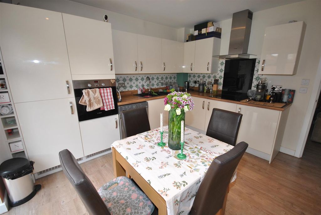 Property photo 3 of 12 Kitchen/Diner