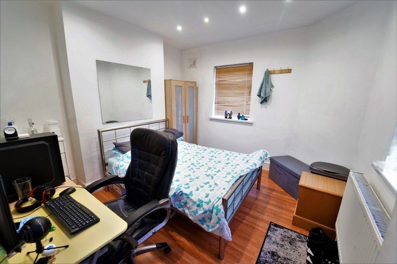 Property photo 3 of 8 Bedroom