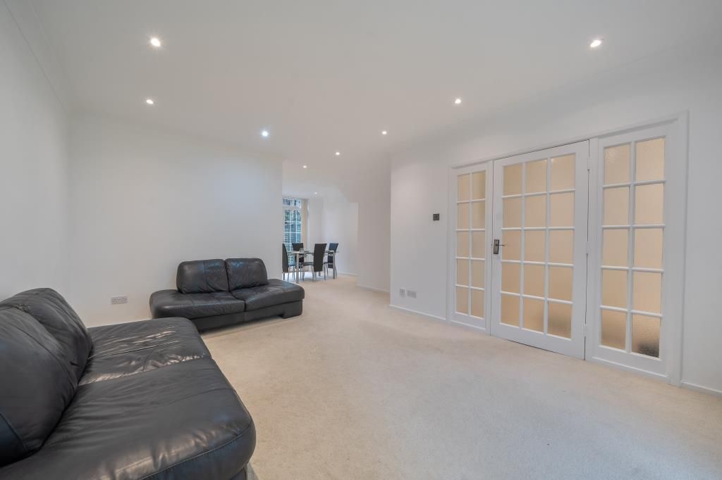 Property photo 2 of 22 Living Room