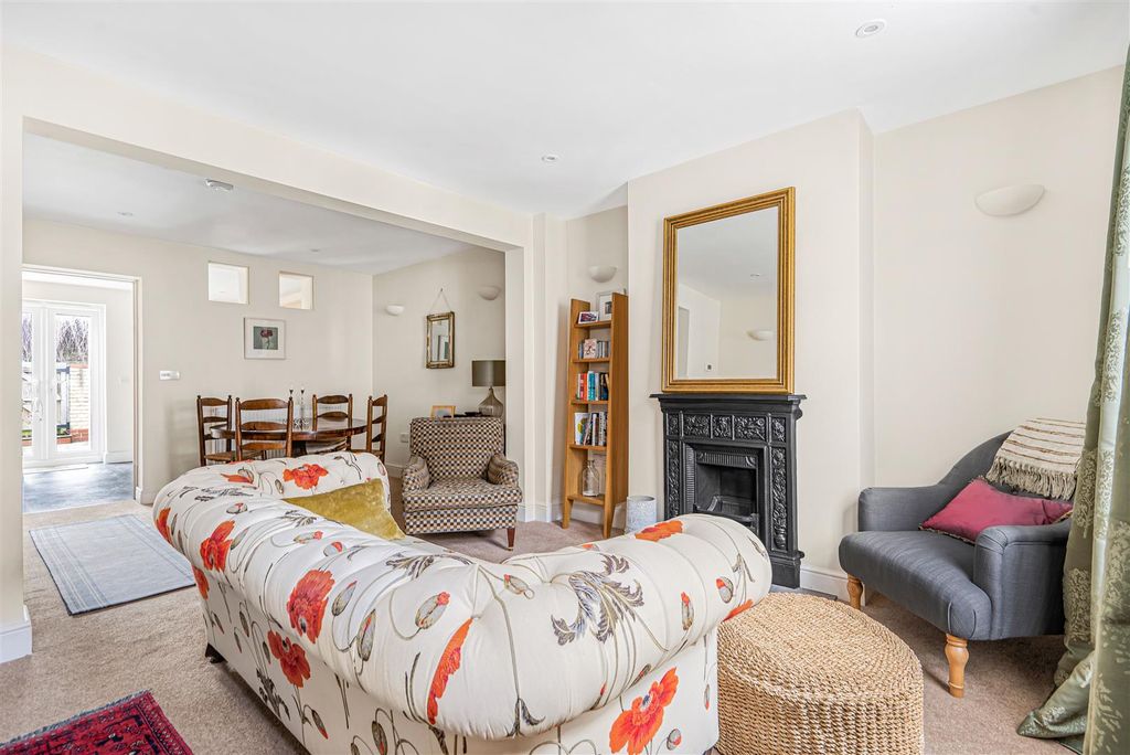 Property photo 3 of 18 9_77327.Jpg