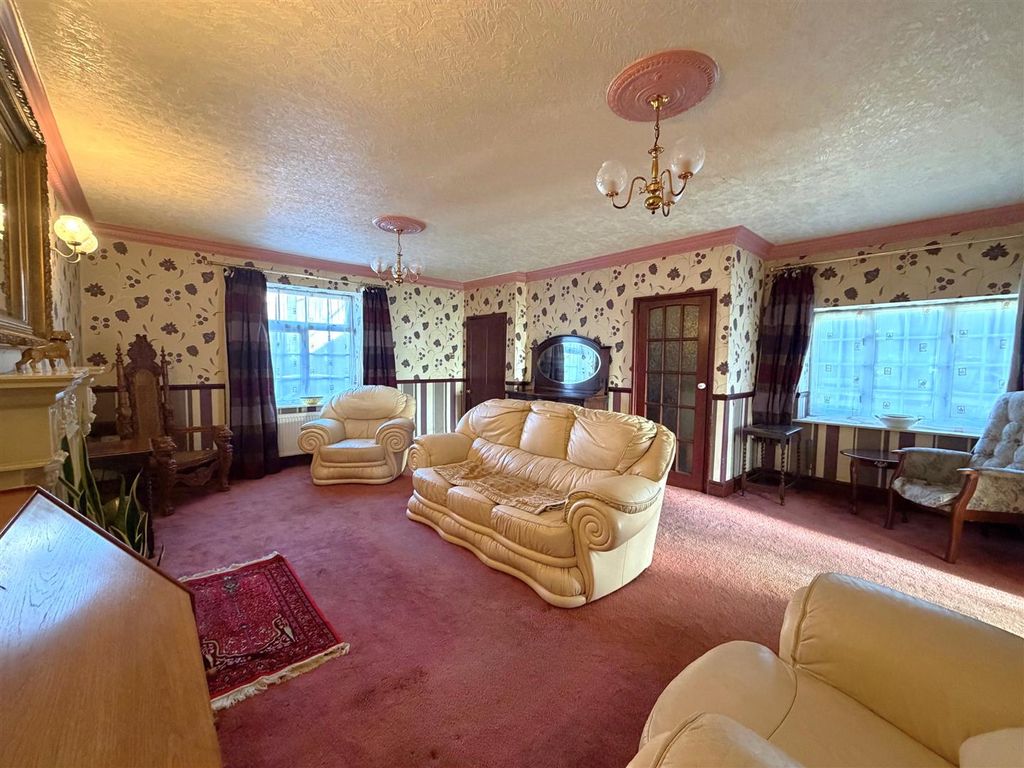 Property photo 3 of 21 c1.Jpeg