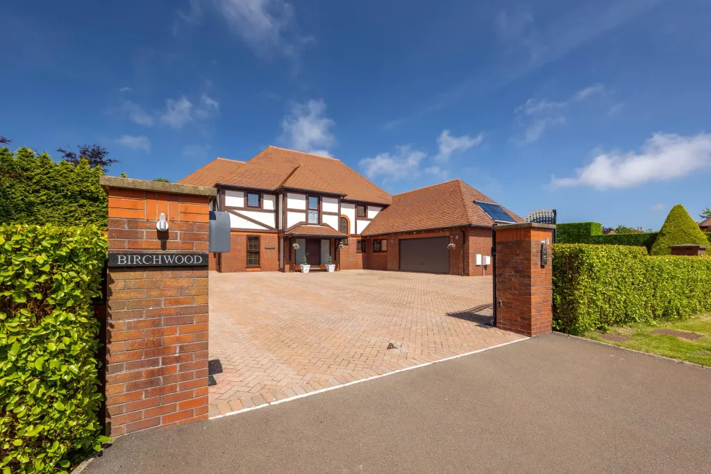 Property photo 1 of 40
