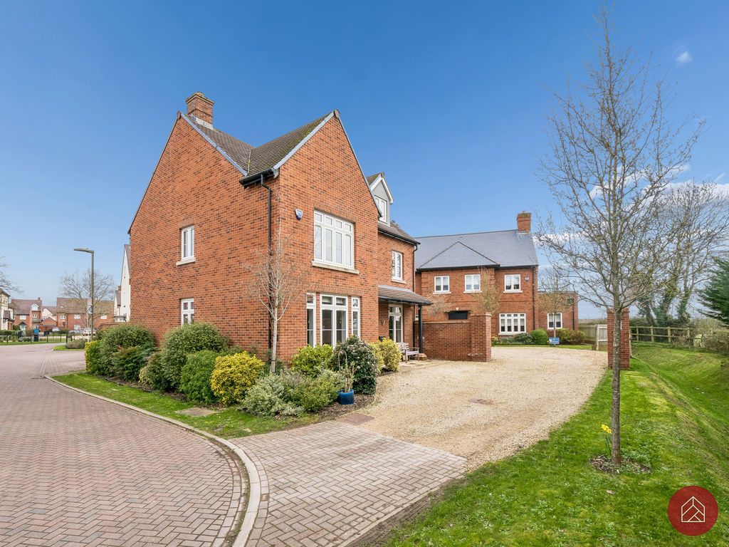 Property photo 2 of 29 Side Aspect