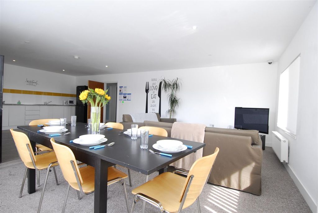 Property photo 1 of 6 Oceanhousef7002.Jpg
