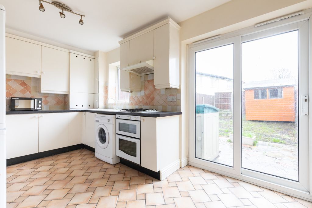 Property photo 2 of 18 Picture No. 30