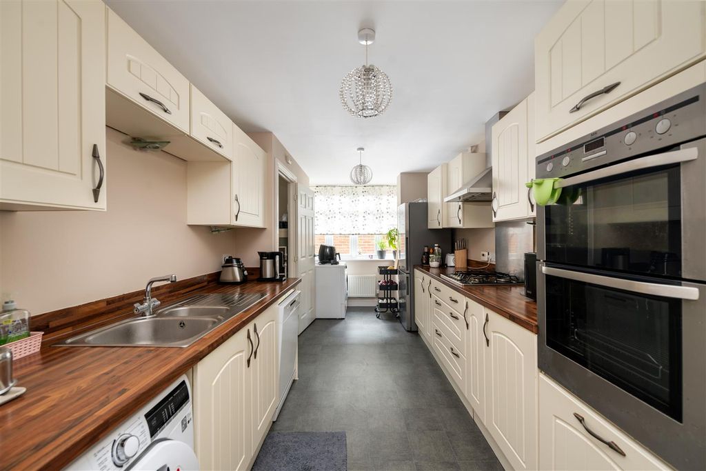 Property photo 2 of 11 9 Newman Road Internals9.Jpg