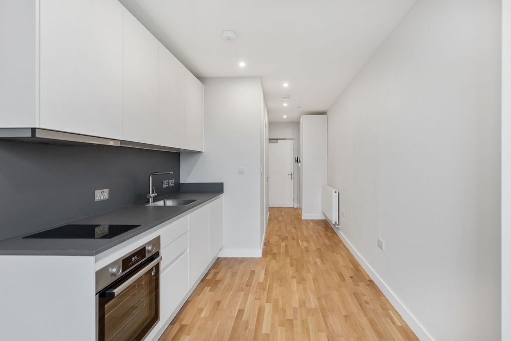 Property photo 2 of 10 Kitchen (Example)