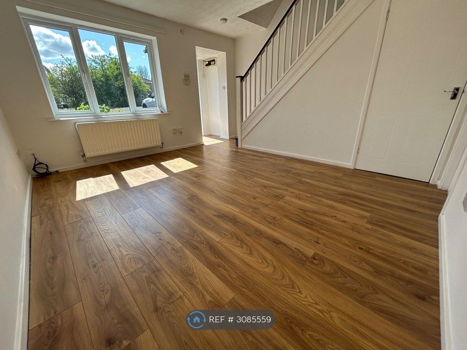 Property photo 3 of 12 Lounge - 13' 3 x 10' 11 (4.04m x 3.33m)