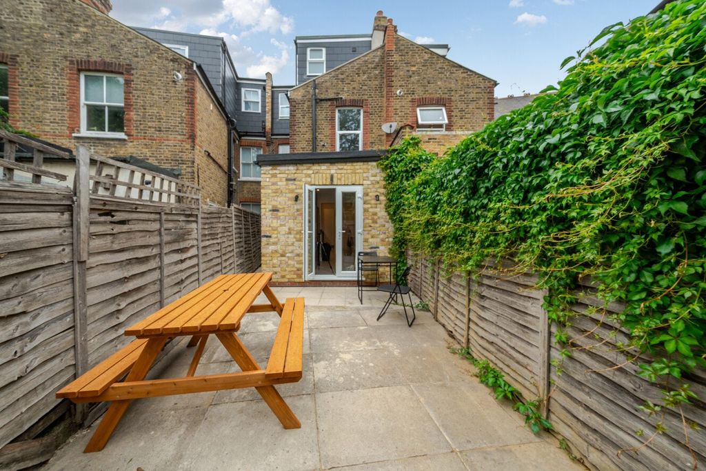 Property photo 3 of 7 Picture No. 05