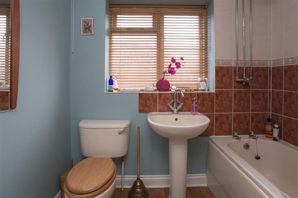 Property photo 2 of 6 Bathroom