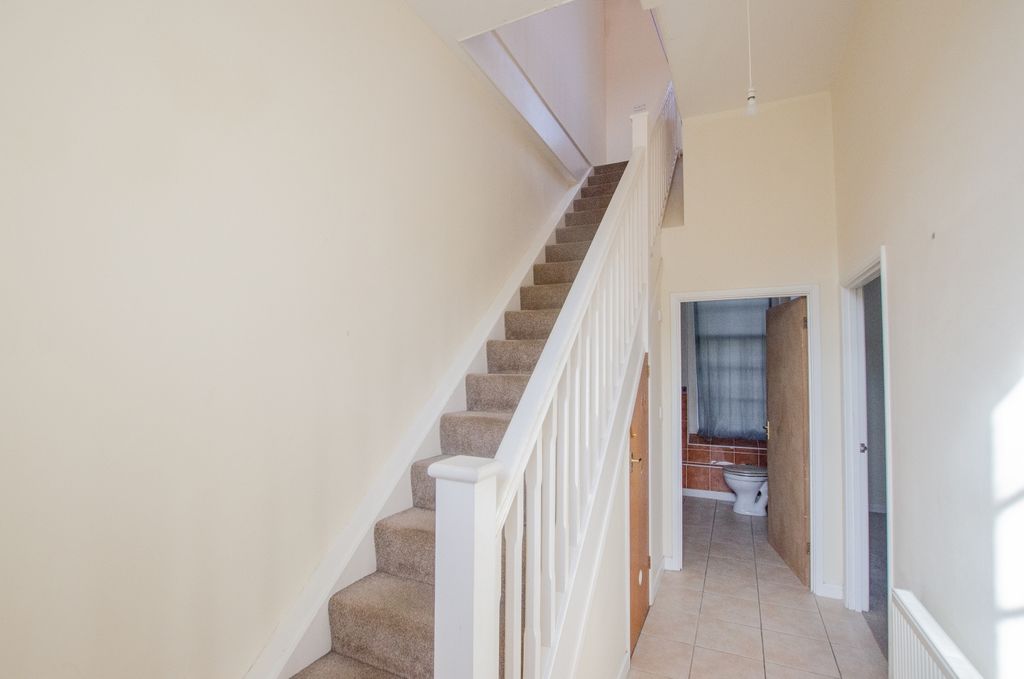 Property photo 3 of 9 10 Royffe Way Tps Bodmin 01208 74182-17