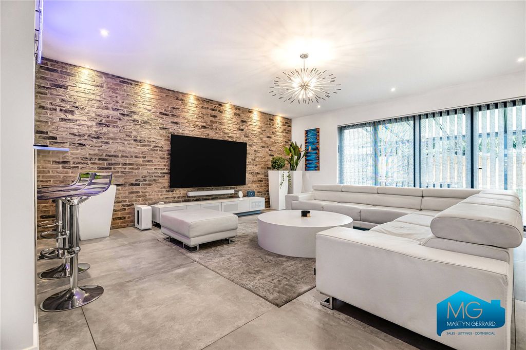 Property photo 2 of 38 Picture No. 06