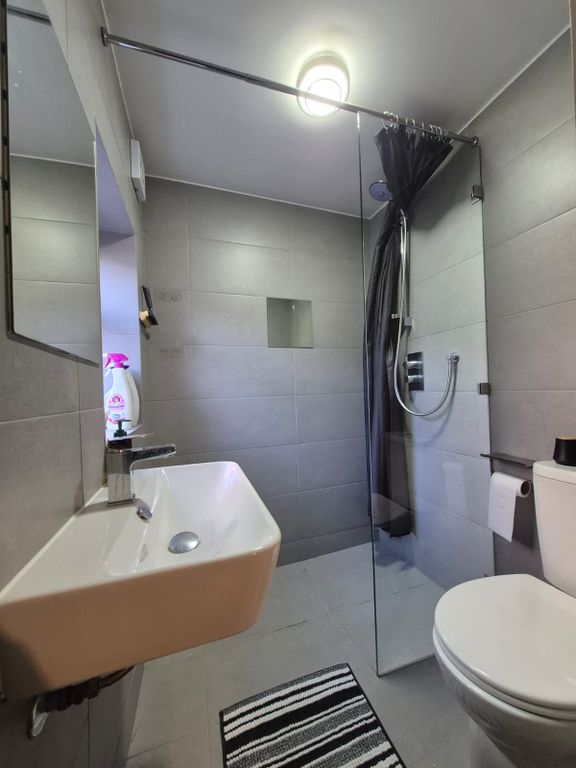 Property photo 1 of 5 A Well Presented One Bedroom Ground Floor Flat In Wood Green.