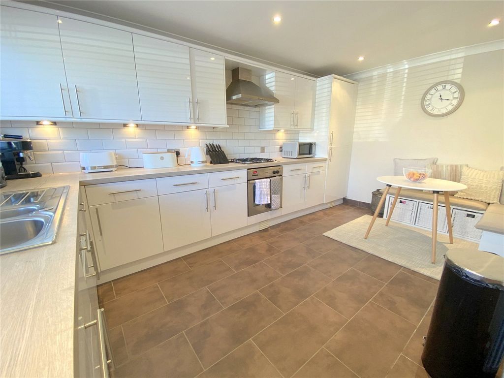 Property photo 2 of 18 Picture No. 24
