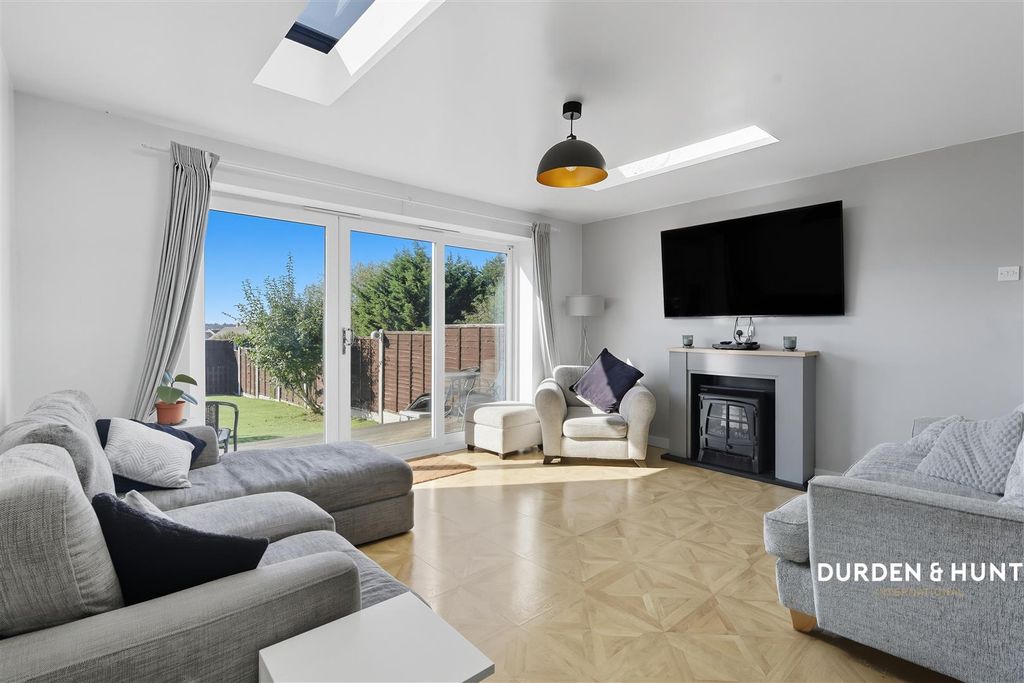 Property photo 2 of 19 Bergholt Road