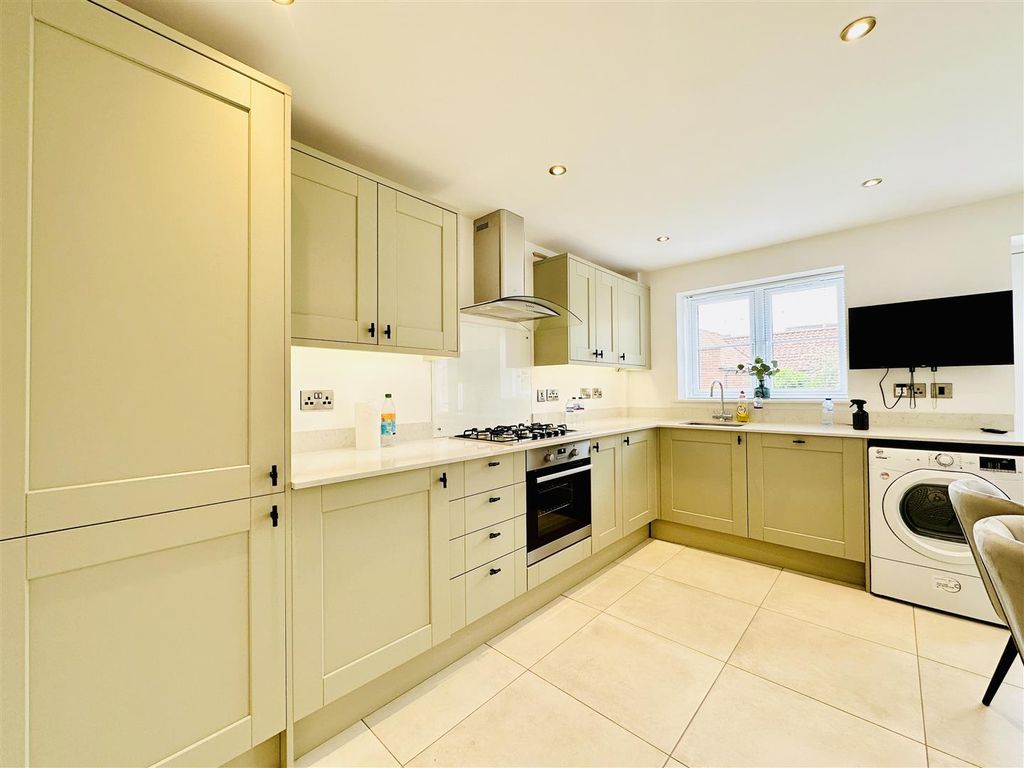 Property photo 3 of 29 Kitchen