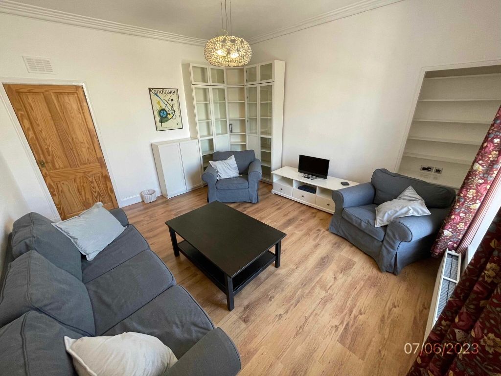 Property photo 2 of 10 Lounge (1)