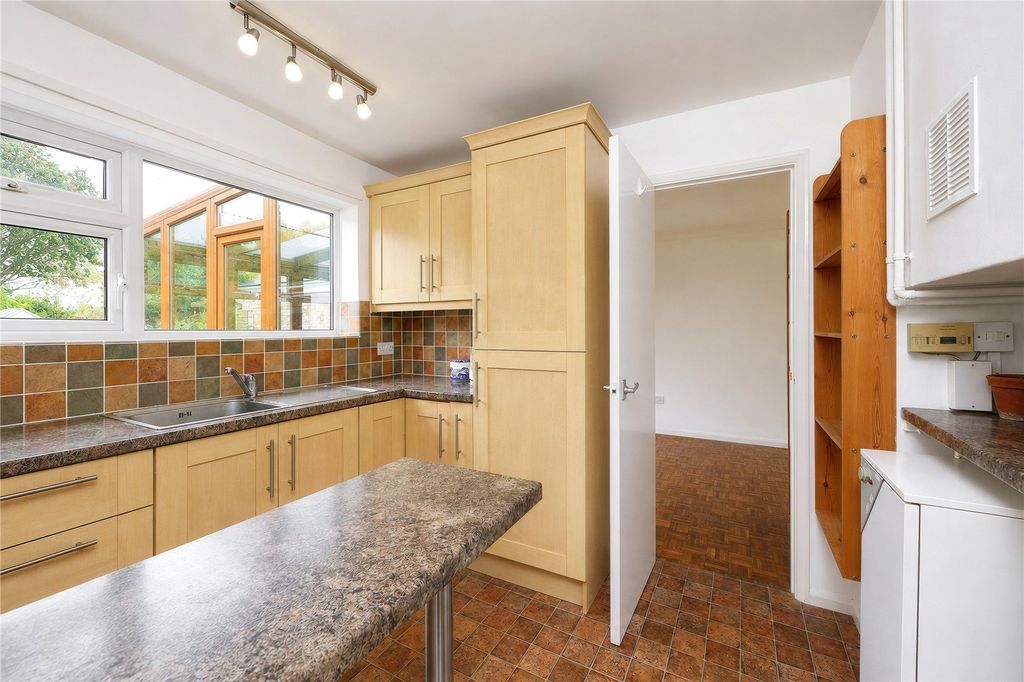 Property photo 3 of 16 Picture No. 12