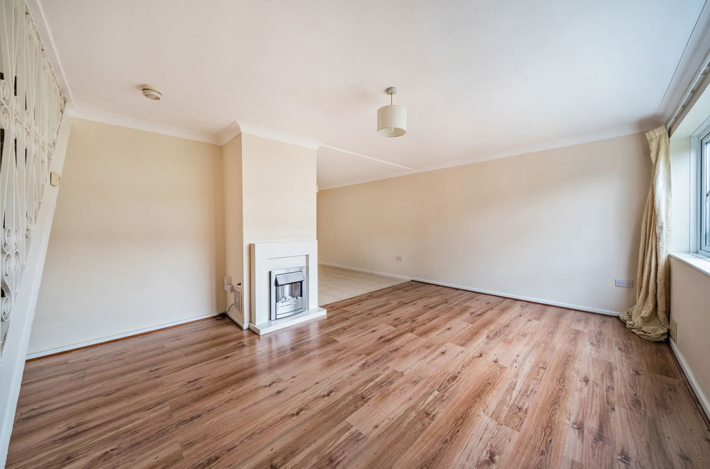 Property photo 3 of 15 Sitting Room