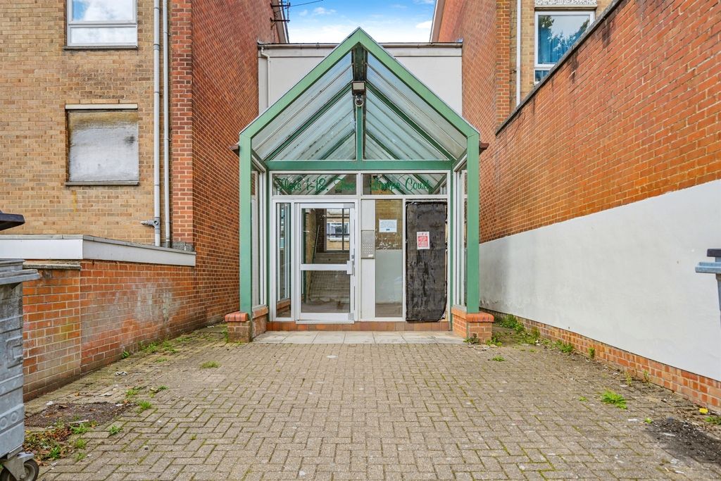 Property photo 3 of 17