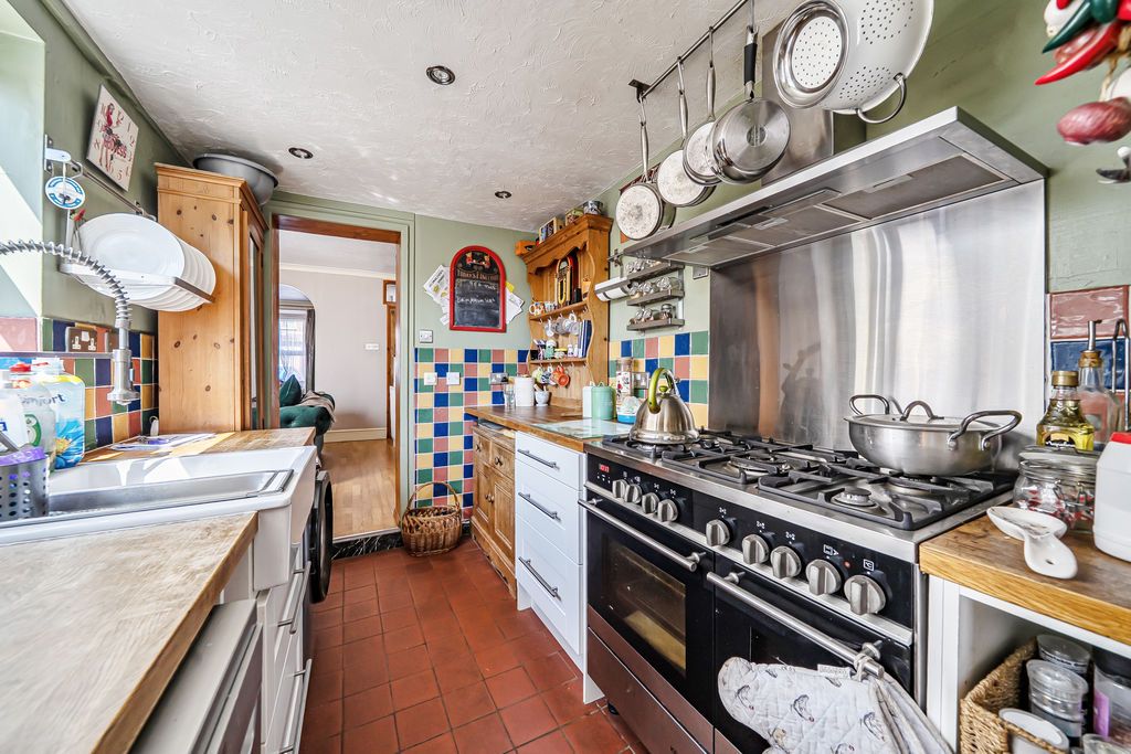 Property photo 3 of 17 Kitchen