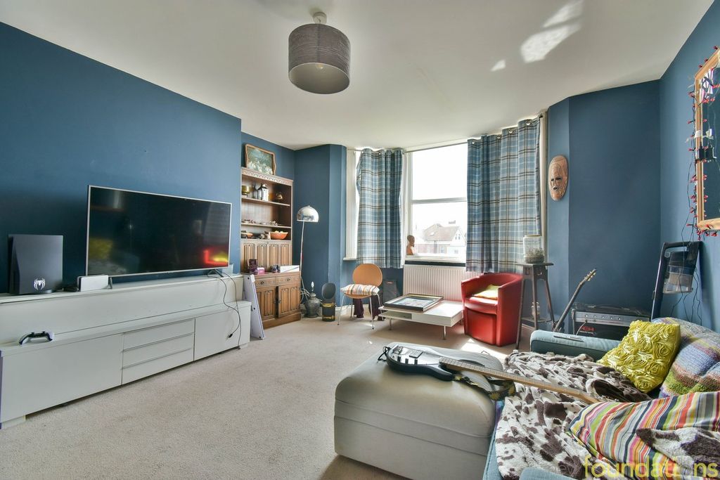 Property photo 3 of 12