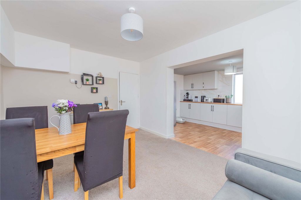 Property photo 3 of 40 Picture No. 23