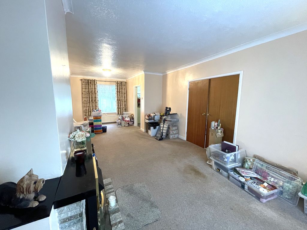 Property photo 2 of 25