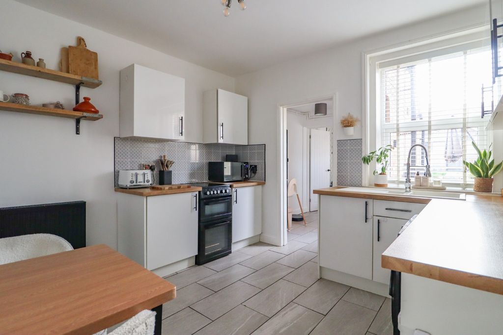 Property photo 3 of 19 4915645