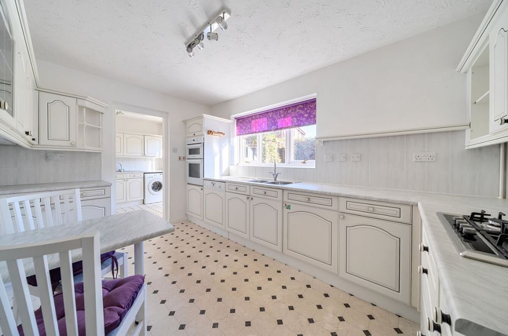 Property photo 2 of 21