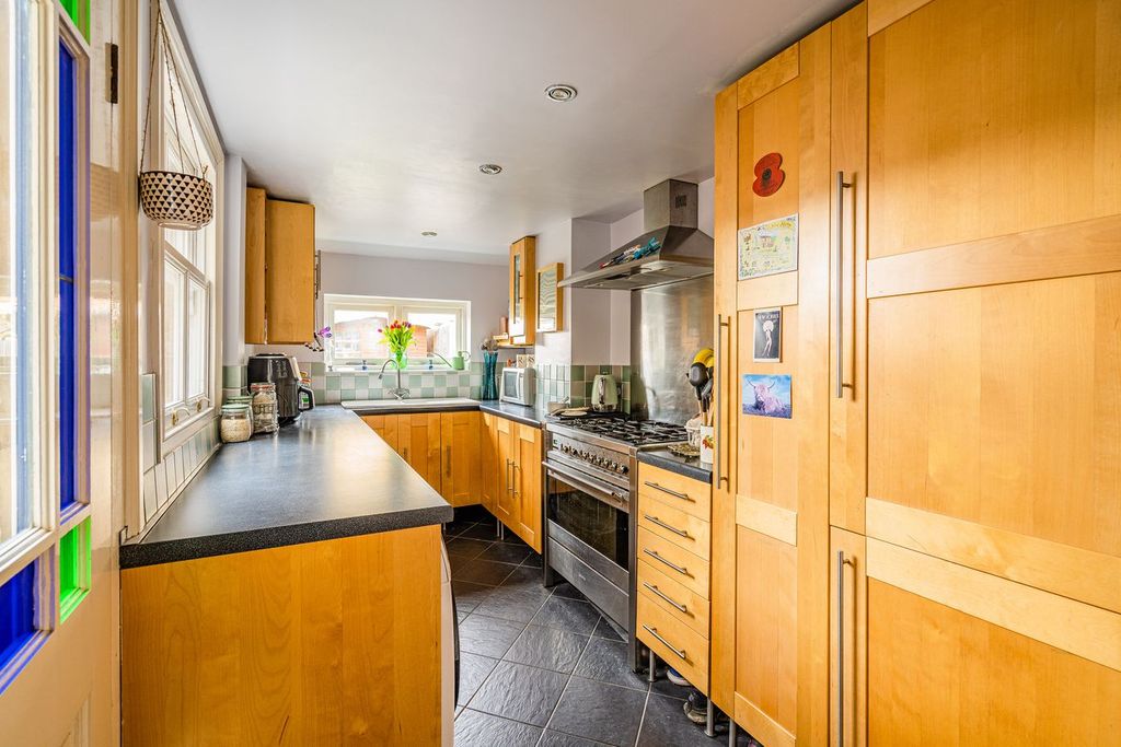 Property photo 2 of 16