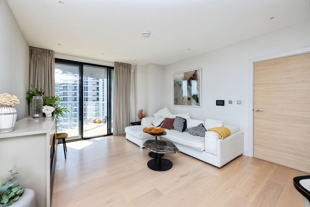 Property photo 1 of 15 Reception/Kitchen