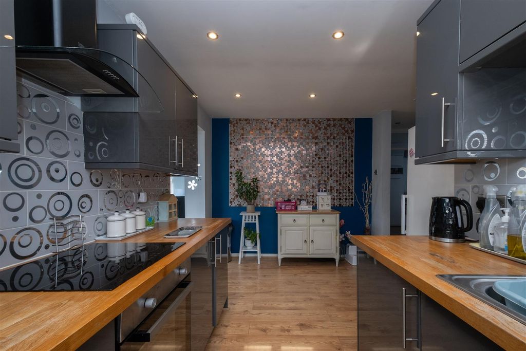 Property photo 3 of 19 Vauxhall-9.Jpg