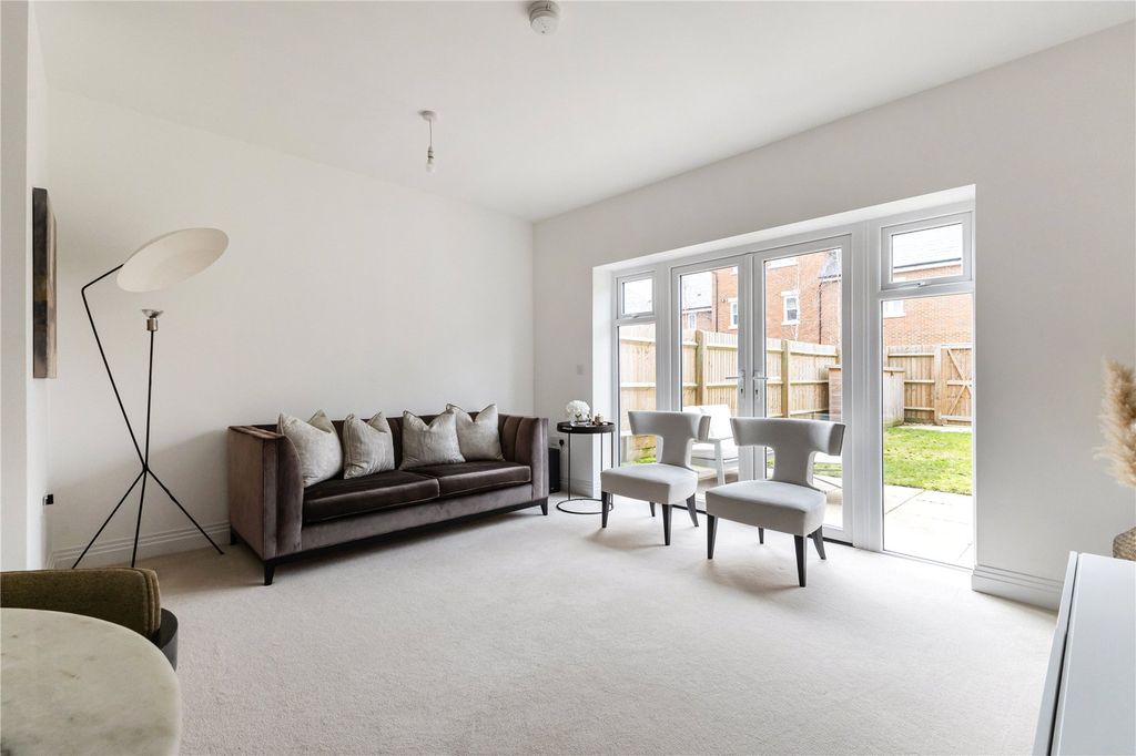 Property photo 2 of 14 Sitting Room