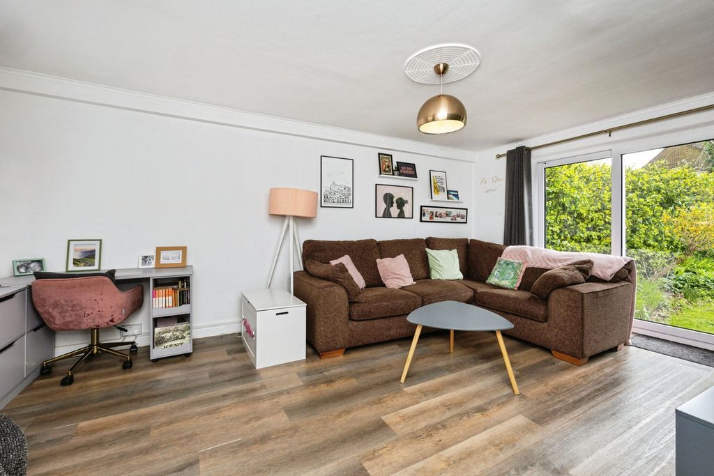 Property photo 2 of 27