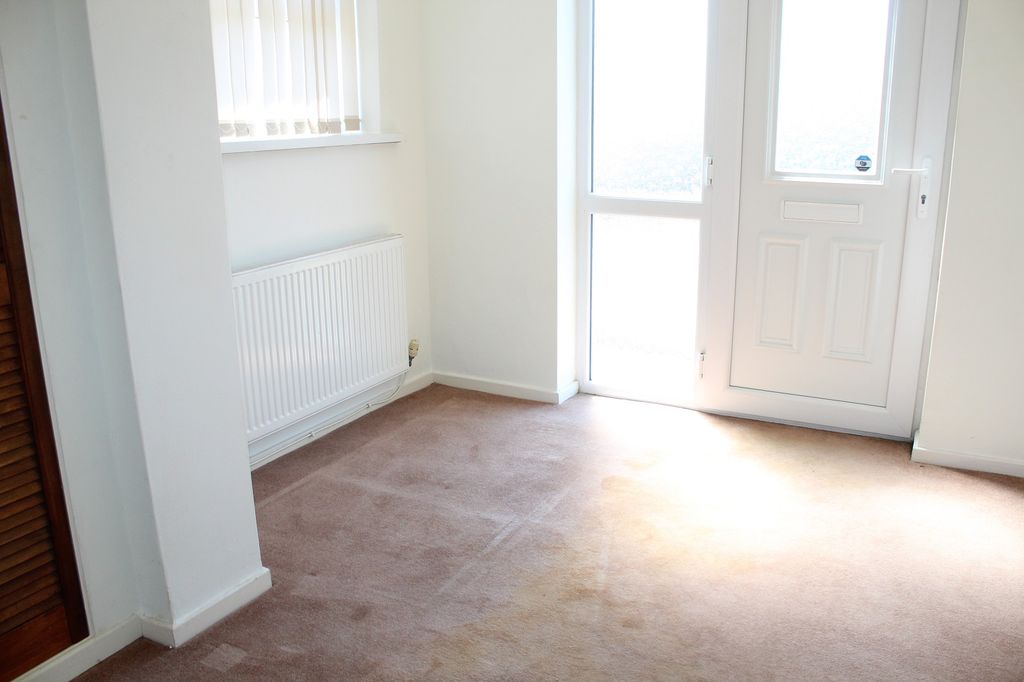 Property photo 3 of 8 Entrance Hall
