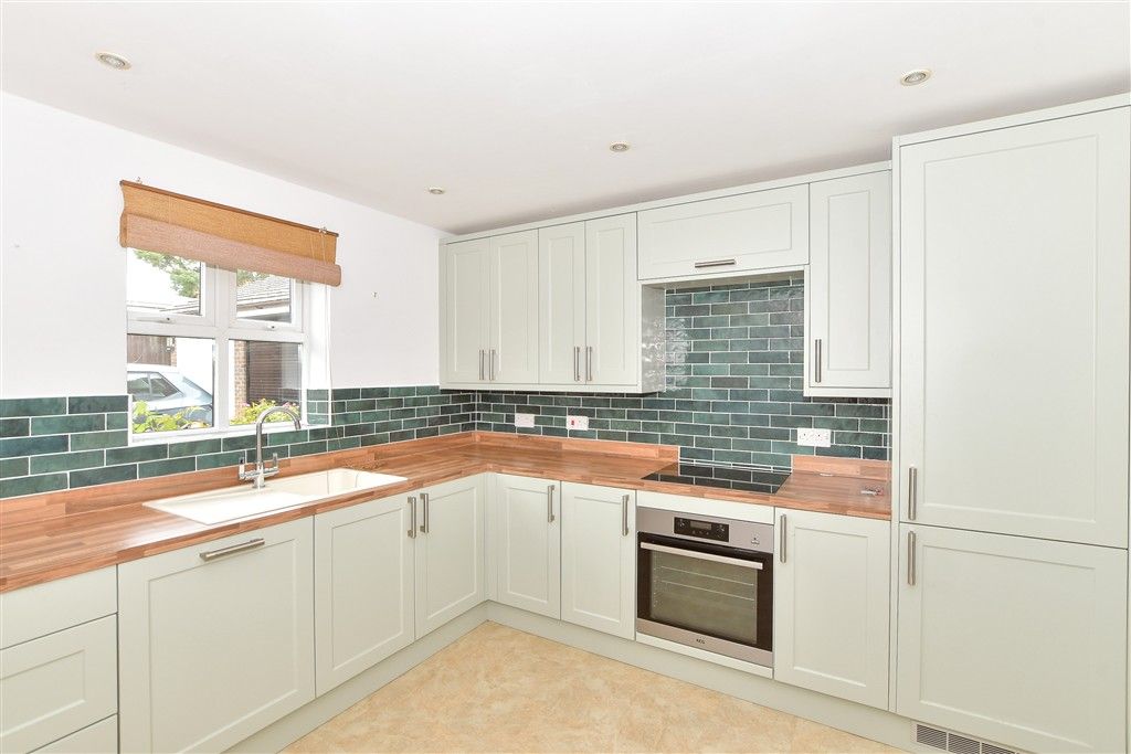 Property photo 3 of 16 Kitchen