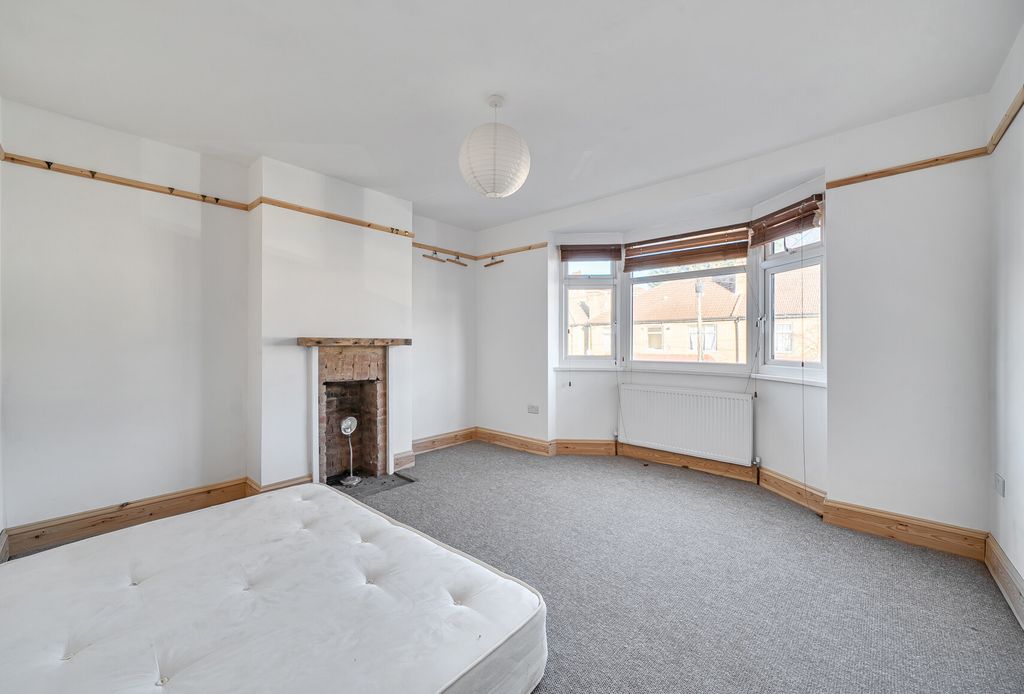 Property photo 2 of 21 1387265-15-69303F...