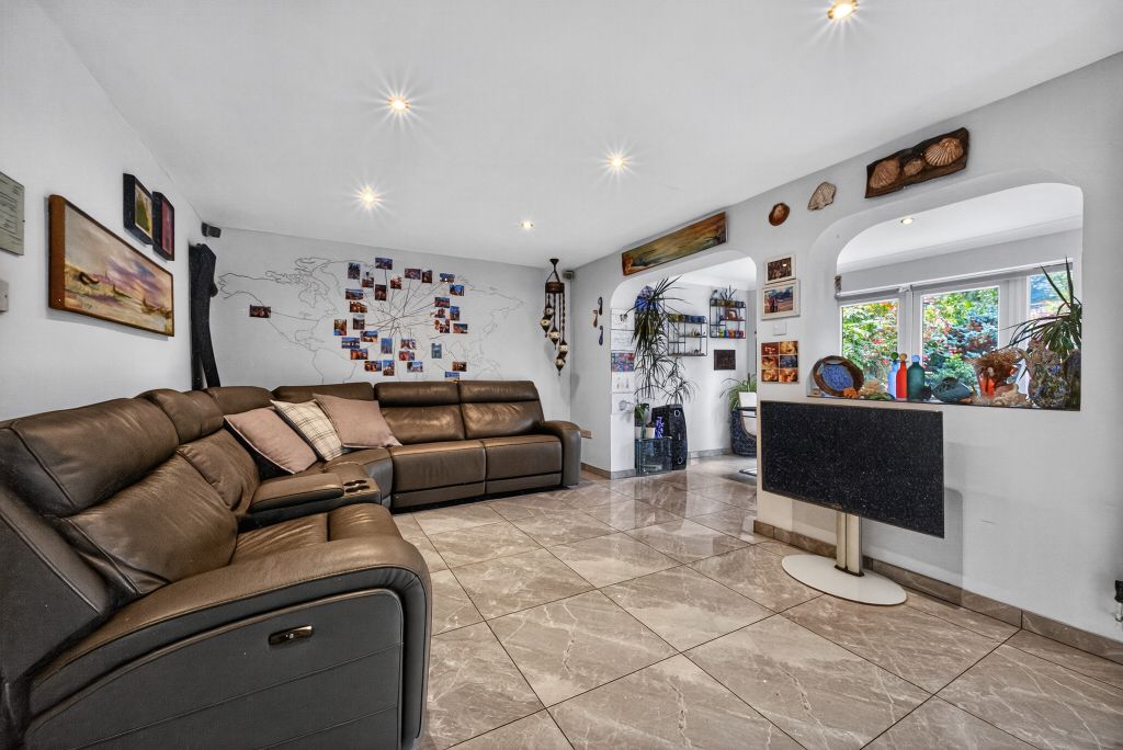 Property photo 3 of 20