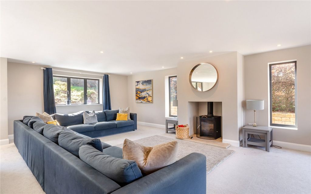 Property photo 3 of 23 Sitting Room