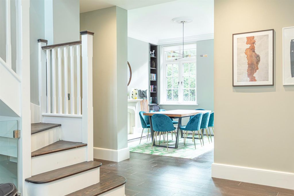 Property photo 2 of 34 Lavershot 40.Jpg