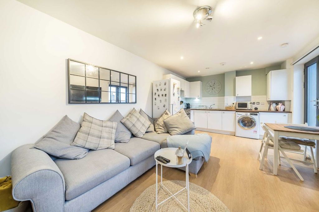 Property photo 2 of 6