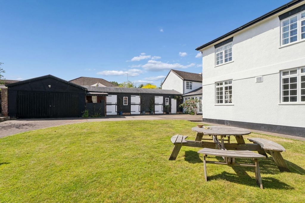 Additional image 4 of 5 bed detached house for saleHeath Road, Leighton Buzzard, Bedfordshire LU7