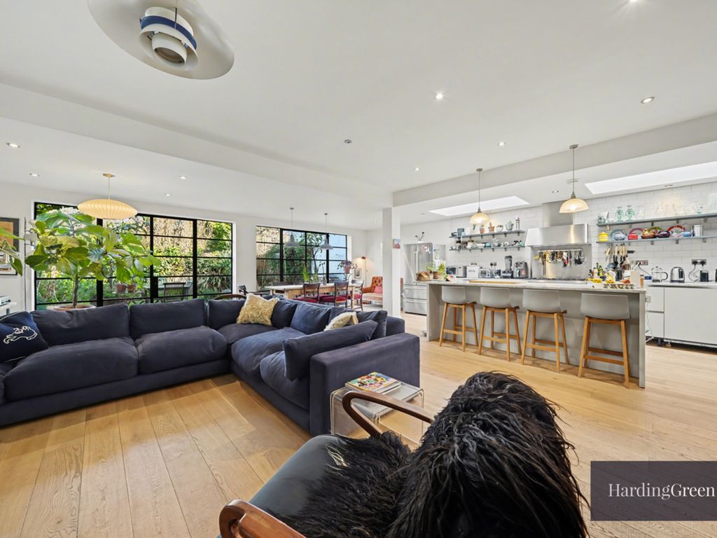 Property photo 3 of 18