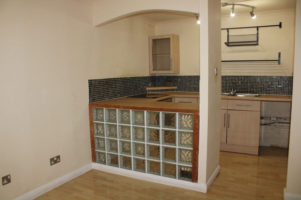 Property photo 3 of 7 Kitchen