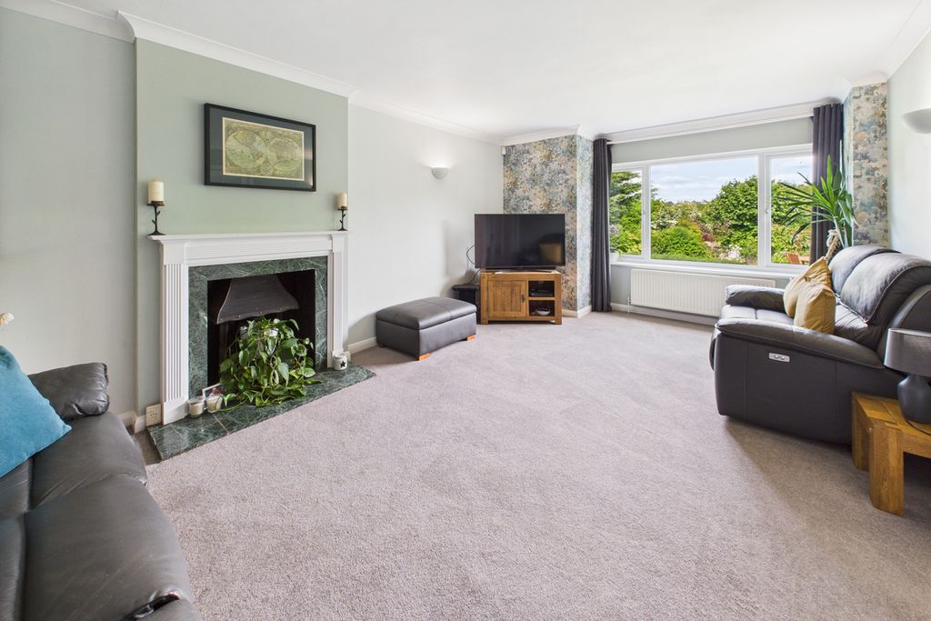 Property photo 2 of 33
