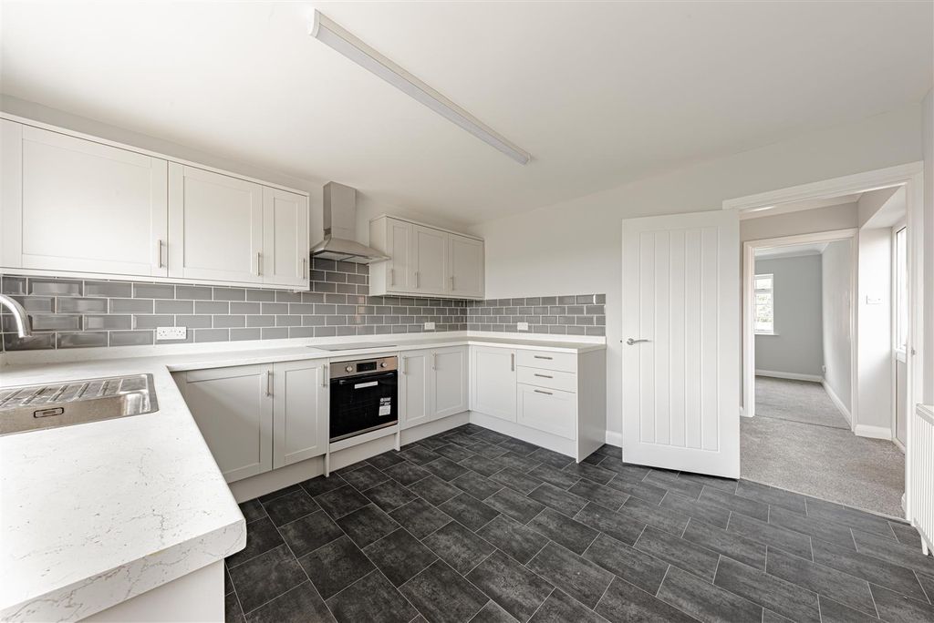 Property photo 3 of 12 L J Imaging-19.Jpg