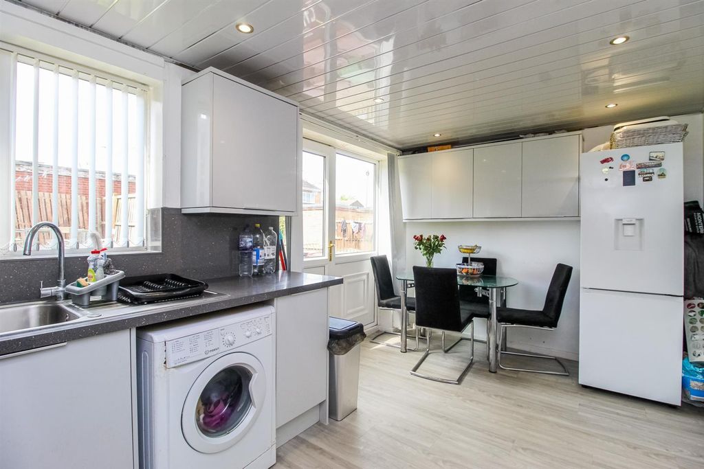 Property photo 3 of 10 Kitchen Diner