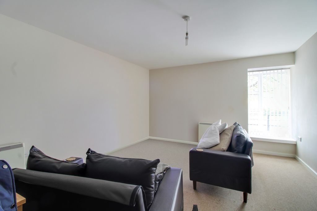 Property photo 2 of 9